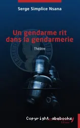 Un gendarme rit dans la gendarmerie